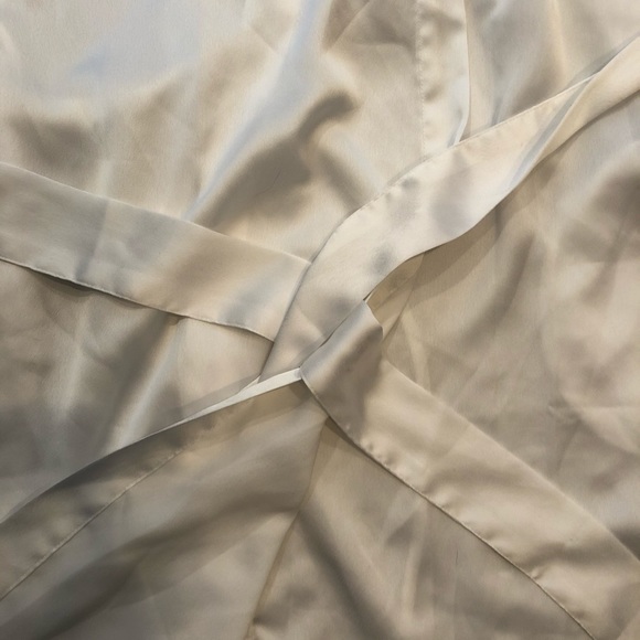 La Vie En Rose Silk Robe - Picture 5 of 5